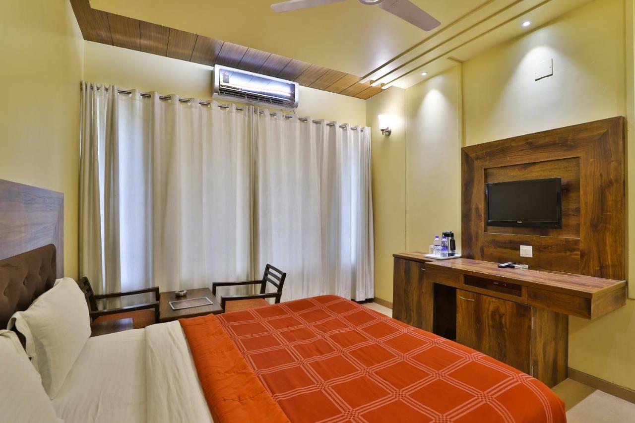 Palette - Hotel Ocean Inn Daman Exterior foto
