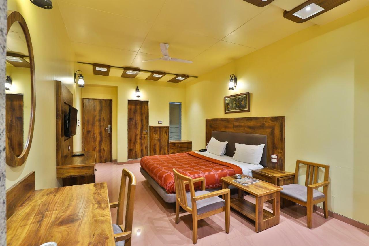 Palette - Hotel Ocean Inn Daman Exterior foto