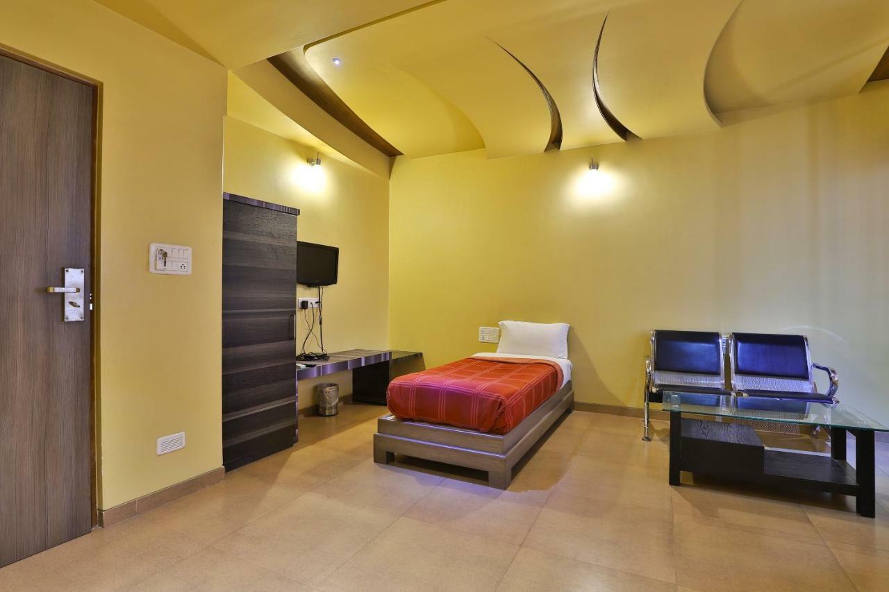 Palette - Hotel Ocean Inn Daman Exterior foto