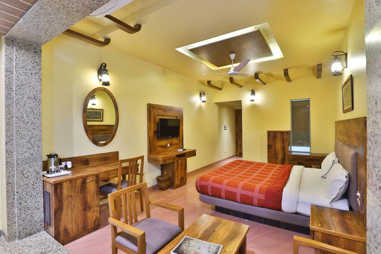 Palette - Hotel Ocean Inn Daman Exterior foto
