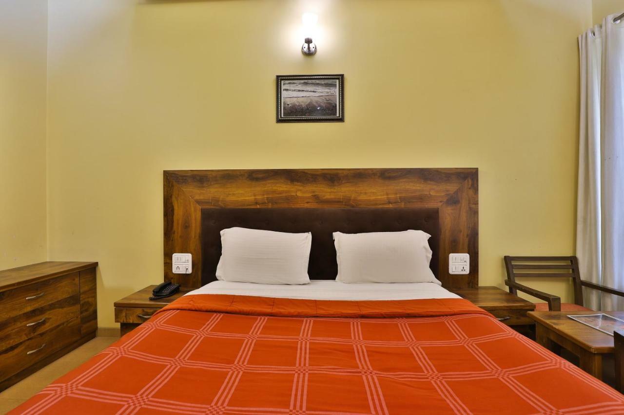 Palette - Hotel Ocean Inn Daman Exterior foto
