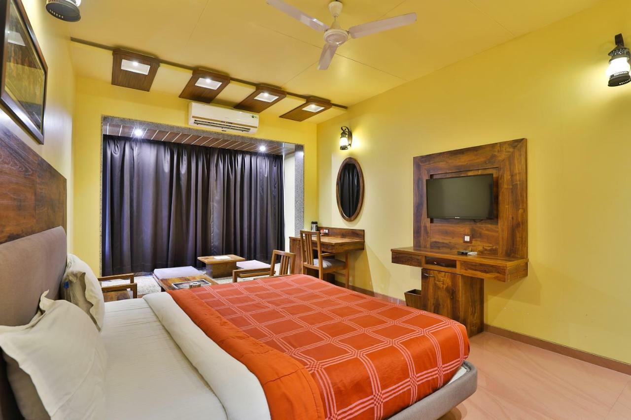 Palette - Hotel Ocean Inn Daman Exterior foto