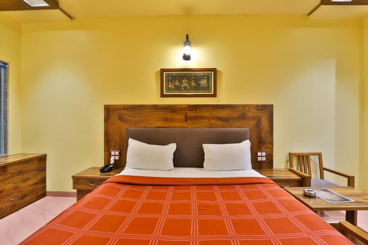 Palette - Hotel Ocean Inn Daman Exterior foto