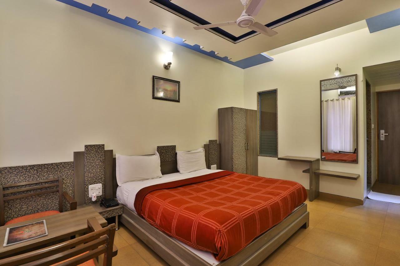 Palette - Hotel Ocean Inn Daman Exterior foto