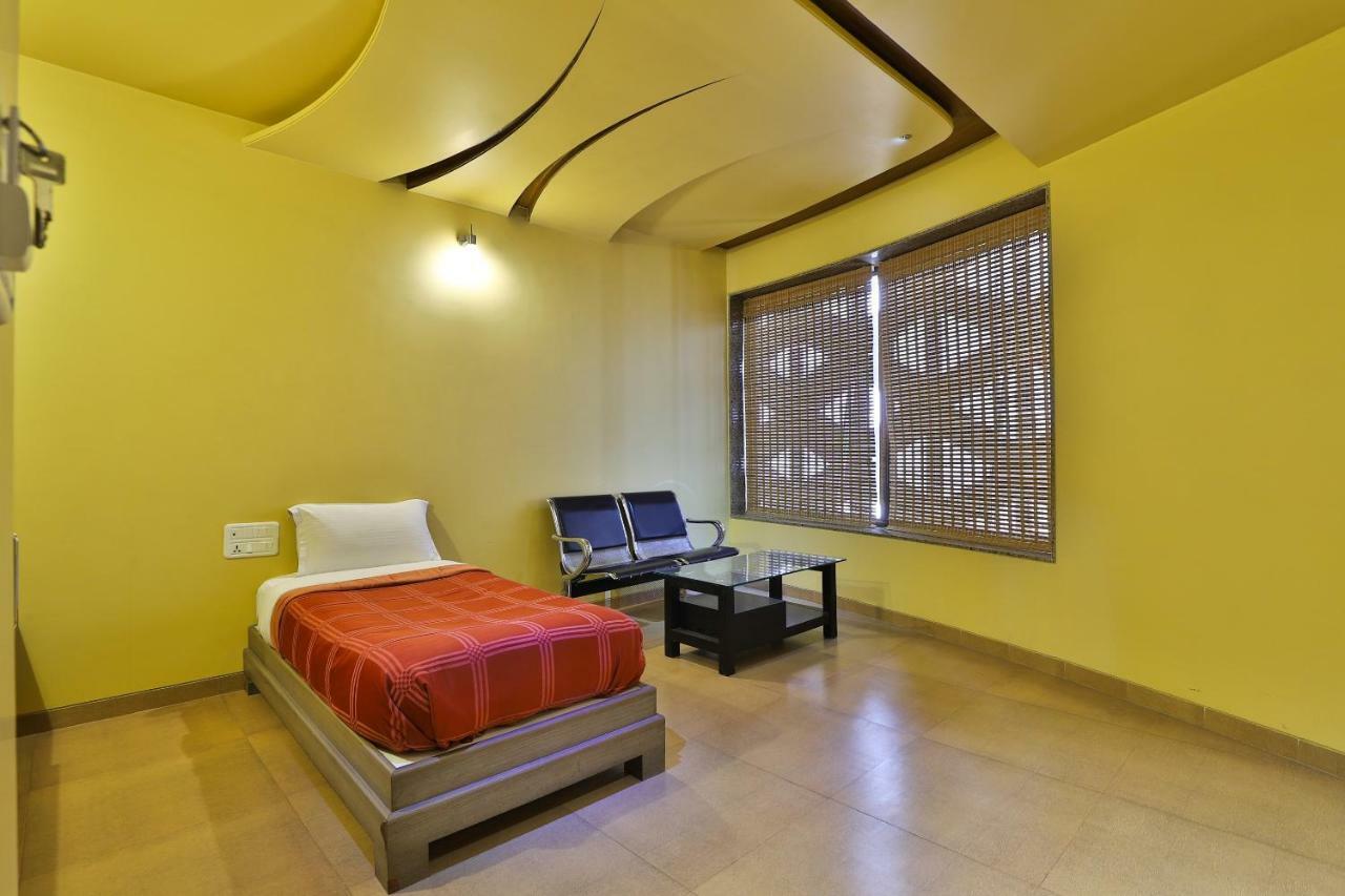 Palette - Hotel Ocean Inn Daman Exterior foto