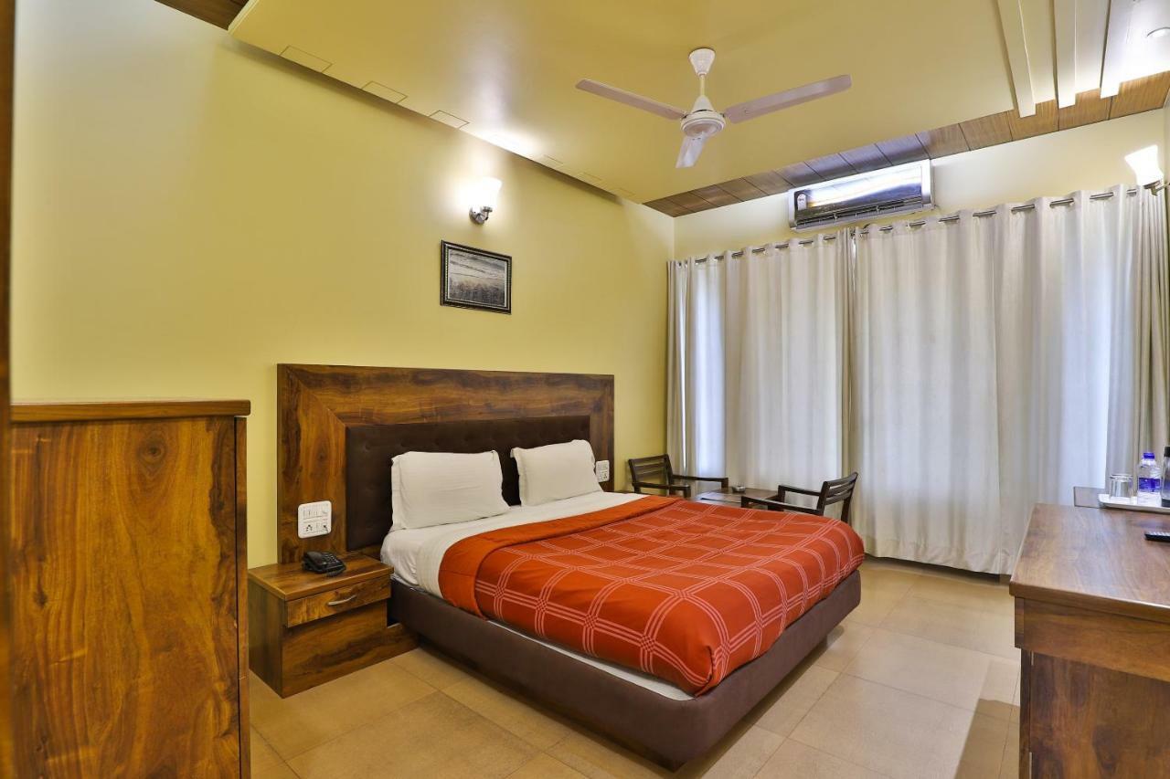 Palette - Hotel Ocean Inn Daman Exterior foto