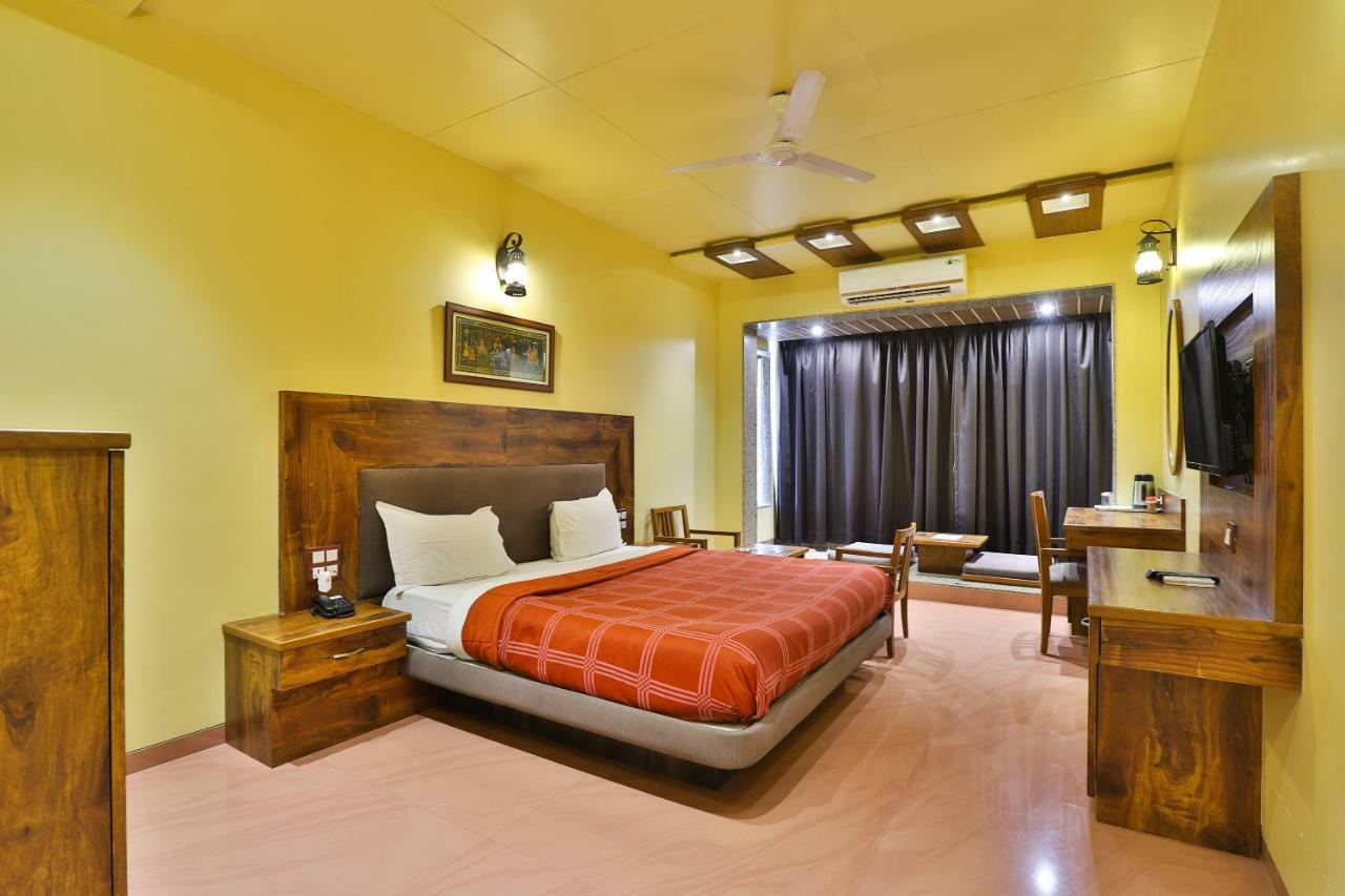 Palette - Hotel Ocean Inn Daman Exterior foto