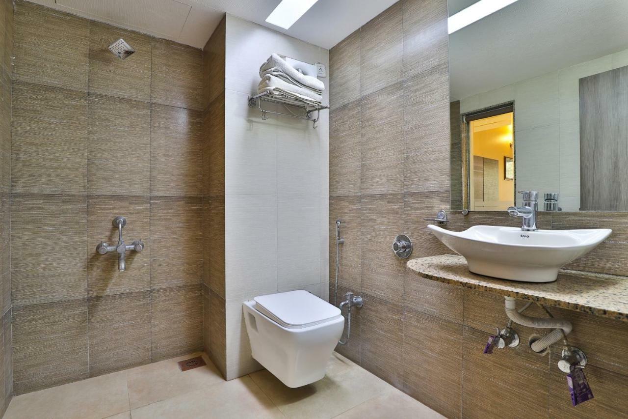 Palette - Hotel Ocean Inn Daman Exterior foto
