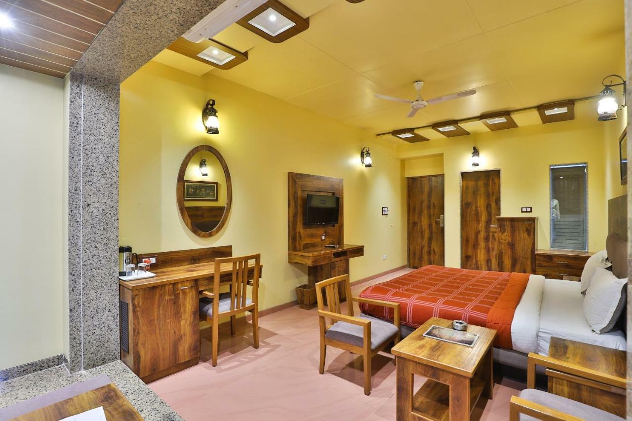 Palette - Hotel Ocean Inn Daman Exterior foto